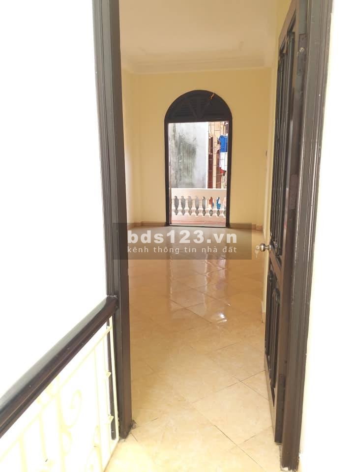 Bán nhà đẹp còn mới khu trung tâm rất tiện ích khu dân trí cao ở luôn, liên hệ 0919670888
