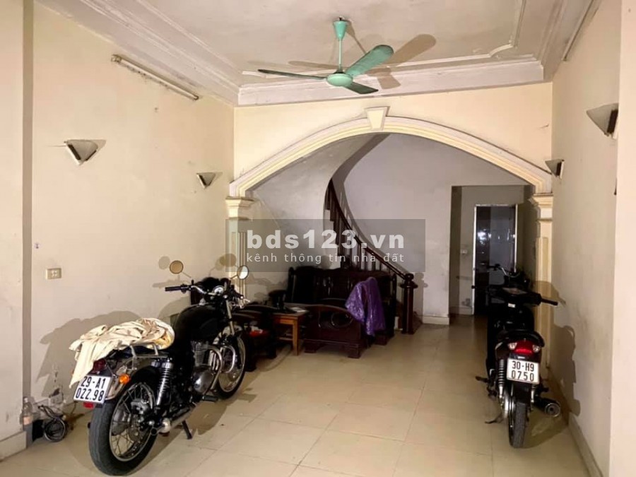 Bán nhà riêng nguyên căn Ngọc Thuỵ, chân Mipec chủ tự xây, dt 50m2, giá 2.6 tỷ, thương lượng