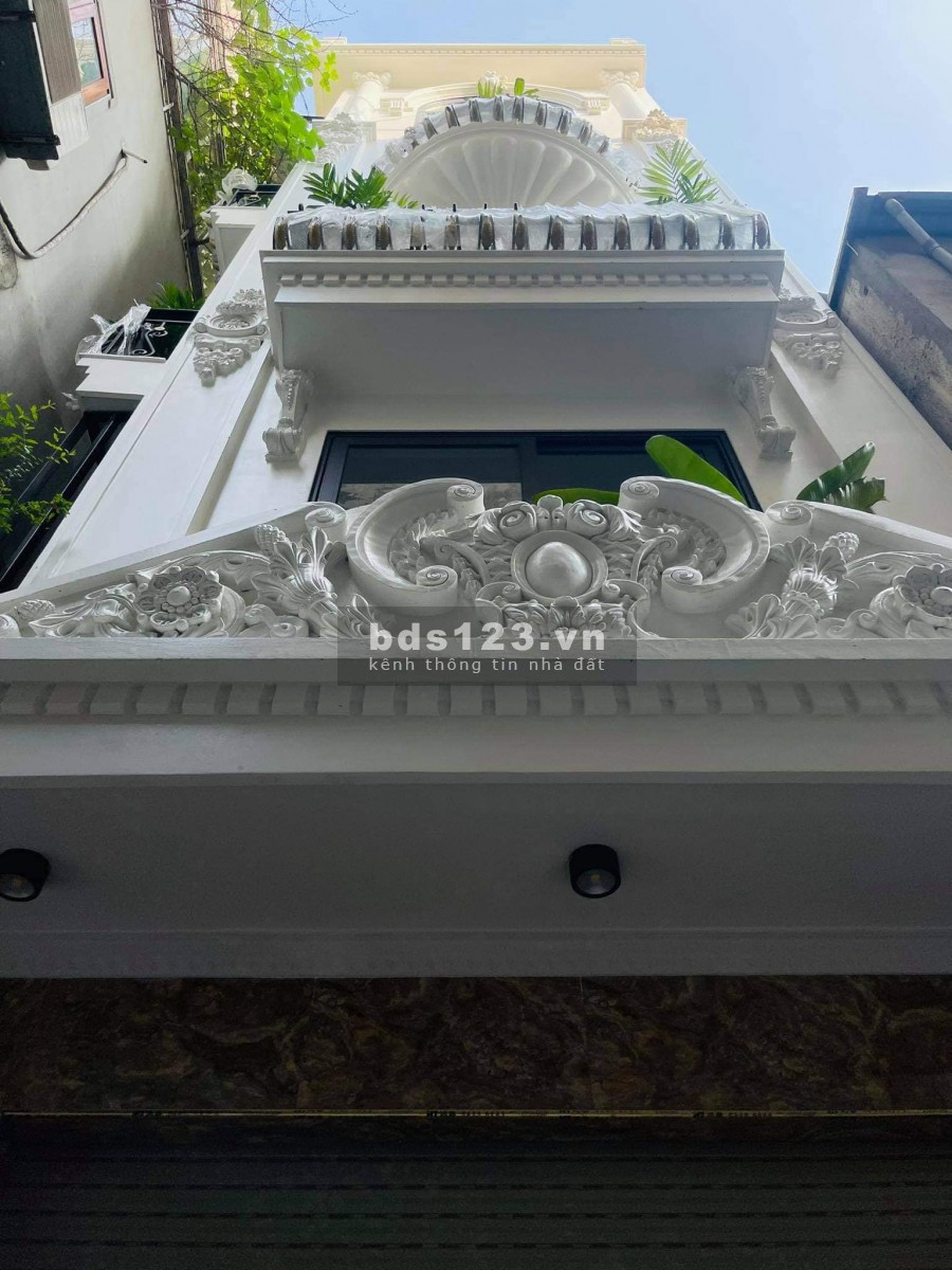 Bán nhà nguyên căn rẻ nhất khu cực Cầu Giấy, dt 65m2, giá bán 62 tỷ, lh 0973086353
