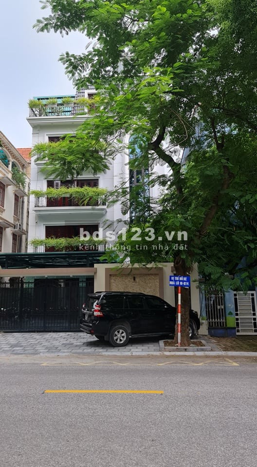 Bán nhà nguyên căn siêu phẩm mặt phố Ngọc Lâm, 4 tầng đúc kiên cố, sổ đỏ nở hậu, giá 12 tỷ
