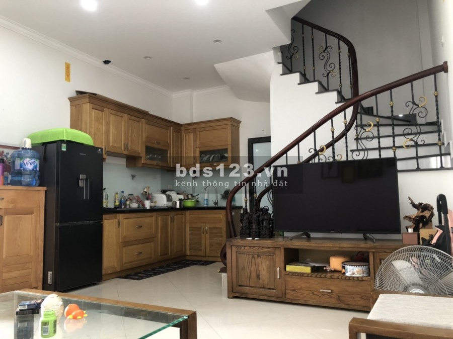 Nhà mới 5 tầng về ở luôn giá nhỉnh 3 tỷ phố Nguyễn Văn Cừ, Quận Long Biên, sổ sẵn