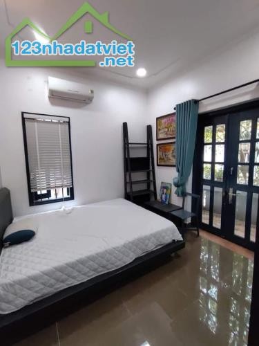 Bán Biệt Thự Ngọc Thụy, Long Biên, dt 135m2, 3,5 tầng, mt 8.5m giá chỉ 10.8 Tỷ, Gần Khai Sơn
