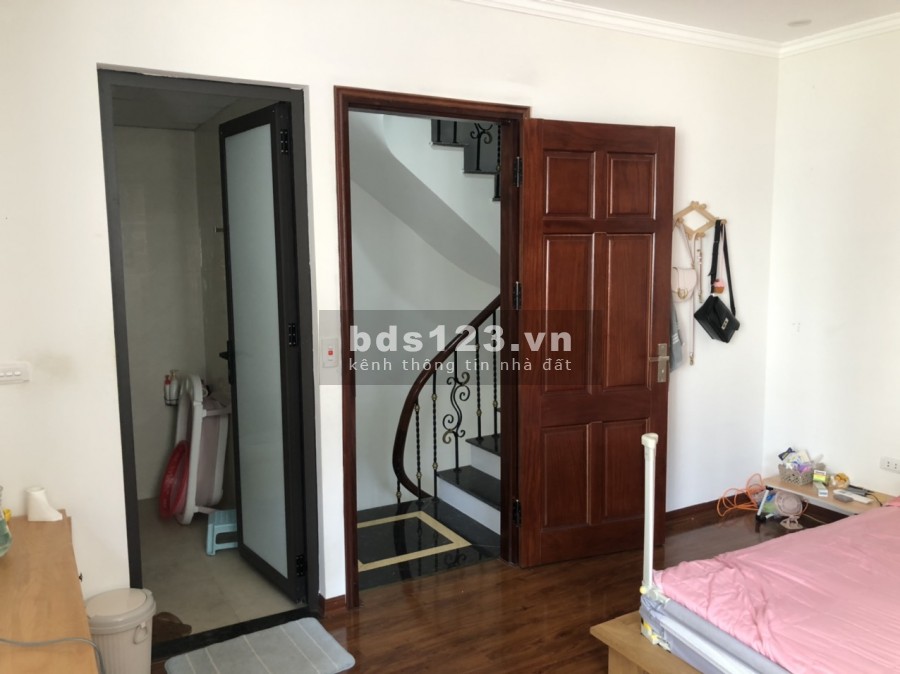 Nhà mới 5 tầng về ở luôn giá nhỉnh 3 tỷ phố Nguyễn Văn Cừ, Quận Long Biên, sổ sẵn