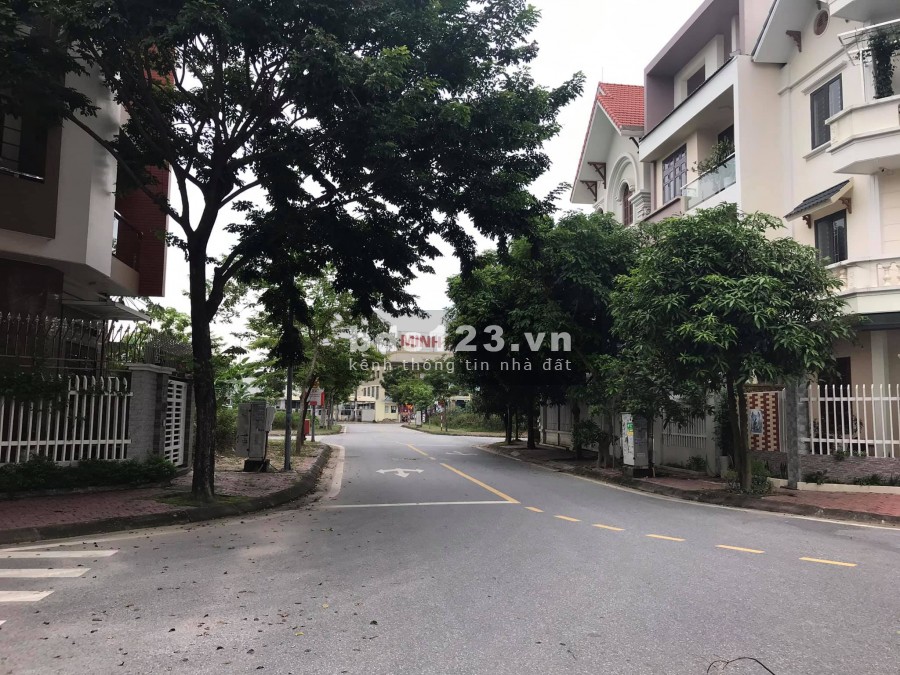 Bán lô góc nhà vườn Tuệ Tĩnh, diện tích 107.5m2, 2 mặt tiền cực thoáng, gần Ngô Quyền