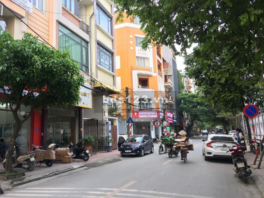 Chủ cần bán gấp nhà mặt phố Thiên Hiền, viawr hè 2 bên kinh doanh đỉnh, giá bán 17.9 tỷ