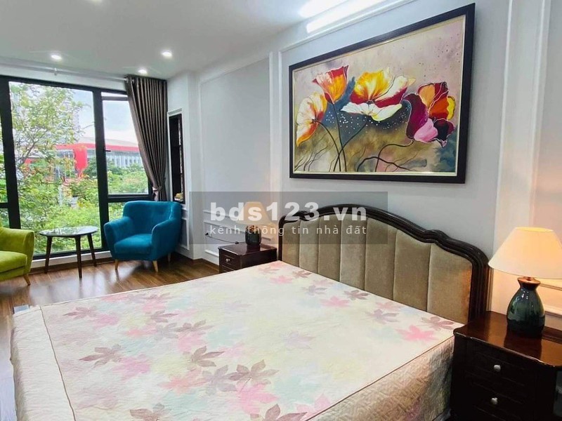 Bán nhà phố Đê La Thành, Ô Chợ Dừa, nhà đẹp ở ngay gần nhiều trường học dt 57m2, 5 pn