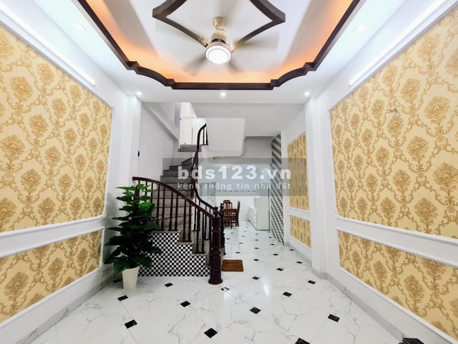 Bán nhà nguyên căn siêu phẩm Lĩnh Nam, ô tô đỗ cửa, dt 37m2, giá nhỉnh 3 tỷ, sổ sẵn