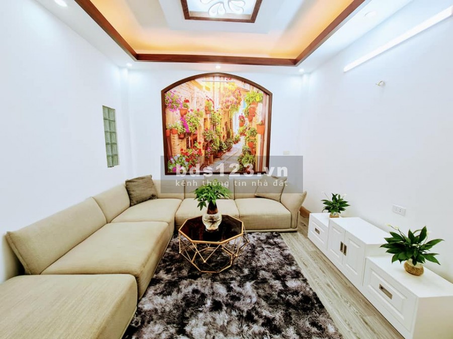 Bán nhà nguyên căn siêu phẩm Lĩnh Nam, ô tô đỗ cửa, dt 37m2, giá nhỉnh 3 tỷ, sổ sẵn