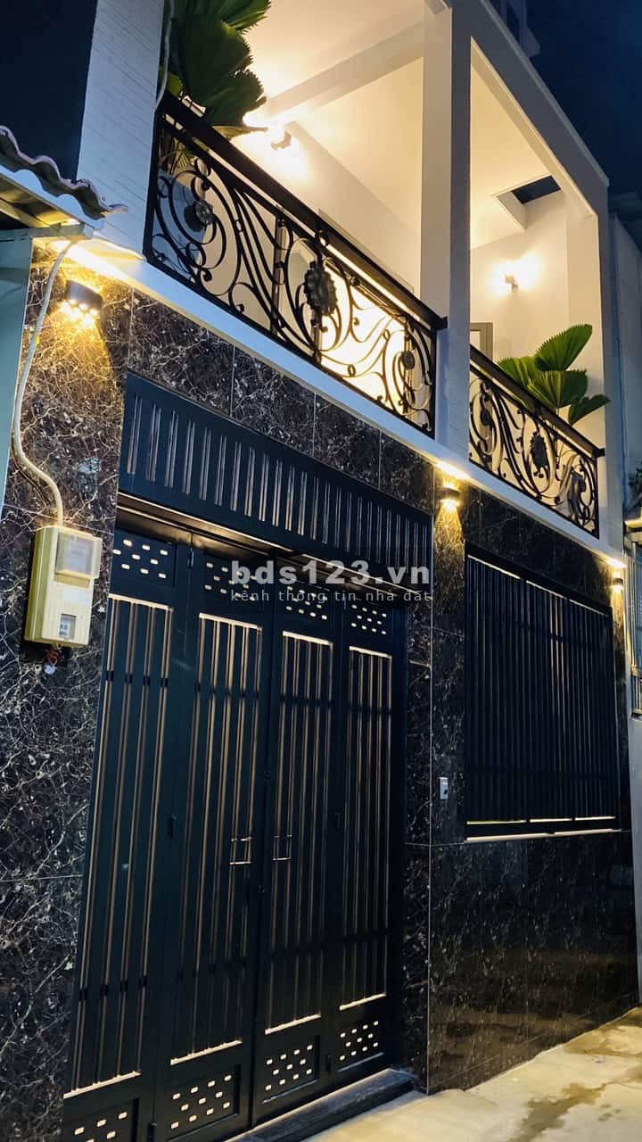 Bán nhà nguyên căn phố Nguyễn Văn Cừ Long Biên, ô tô diện tích 38m2, giá hơn 2 tỷ