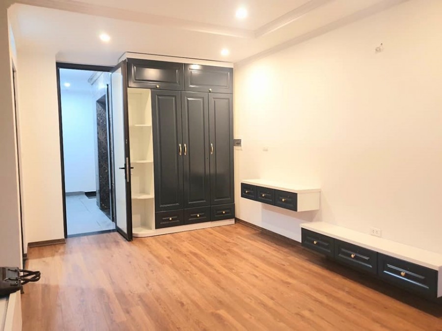 Bán nhà Xuân Thủy Cầu Giấy, 6 tầng 48m2, thang máy kinh doanh,…