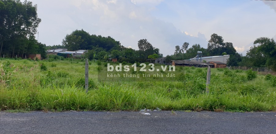 Bán lô đất đường 27/4 xã Phước Thuận giá bán chỉ 2.7tr/m2, có sổ hồng riêng, mặt tiền đường nhựa