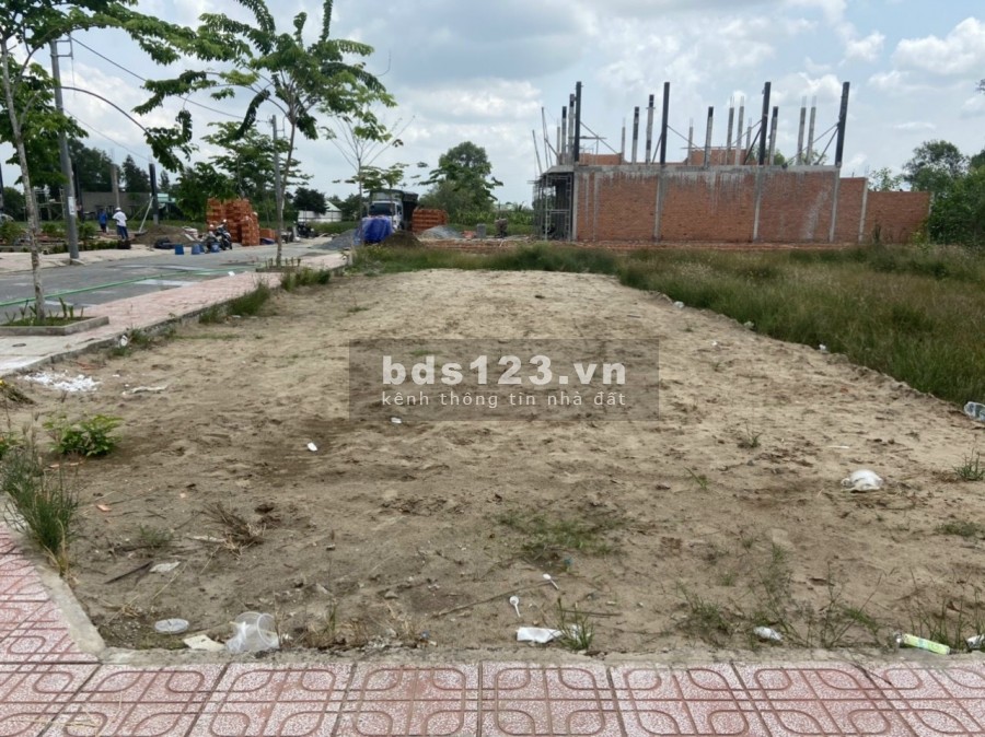 Nhà mặt tiền xây mới, sổ hồng riêng, diện tích sử dụng 106m2, sát bên KCN Cầu Tràm