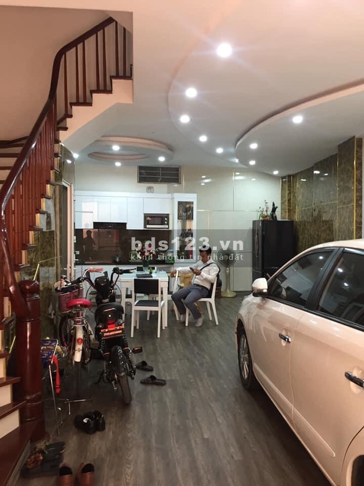 Bán nhà Phố Dương Quảng Hàm Quận Cầu Giấy, ngõ ô tô tránh gara ô tô dt 60m2, 5 tầng chỉ 8,5 tỷ