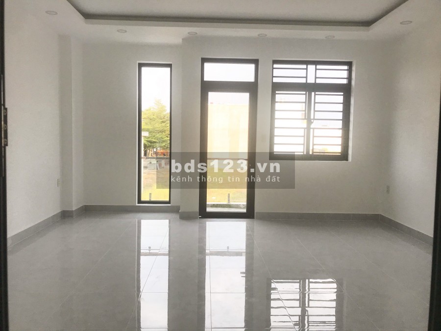 Bán nhà trong KDC Trung Thành, xây mới DT nhà 112m2, tặng ngay 5 chỉ vàng SJC