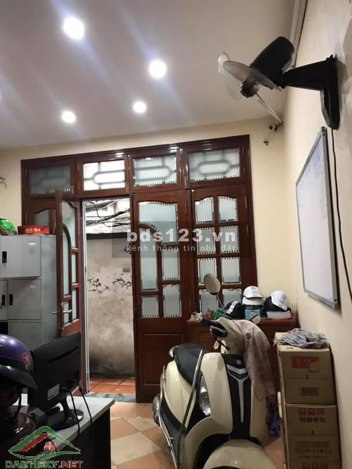 Nhà đẹp Văn Cao, Ba Đình ở luôn 15m ra phố 36m2x4T, MT 3.5m, giá nhỉnh 5 tỷ.