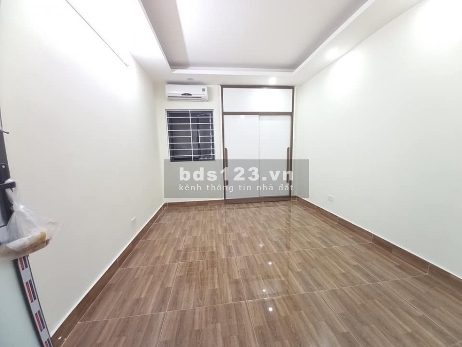 Bán nhà siêu hiếm ngõ xe tải qua nhà giá bán chỉ nhỉnh 4 tỷ, thương lượng chính chủ
