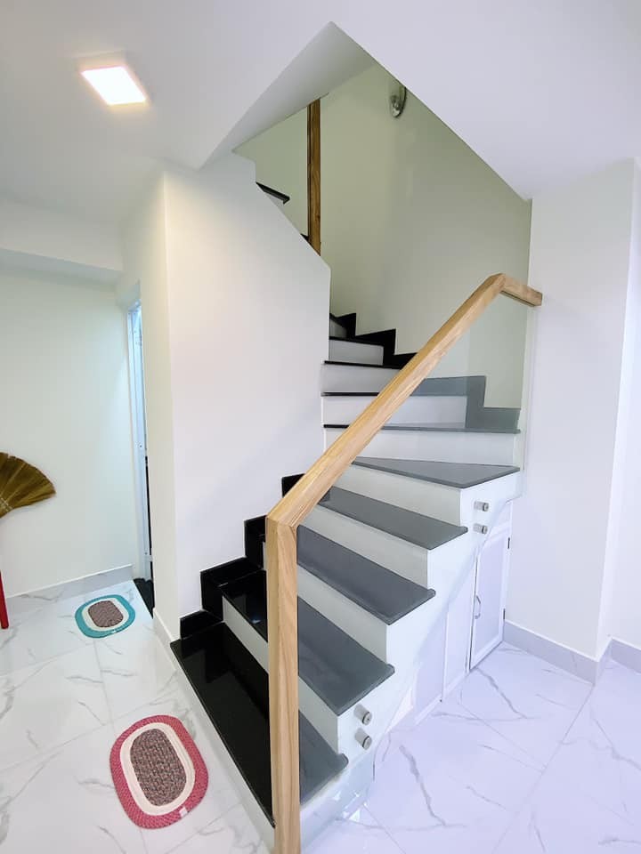 Bán nhà Võ Văn Kiệt hẻm xe hơi sát mặt tiền diện tích sử dụng 26 m2 chào mới 5.5 tỷ