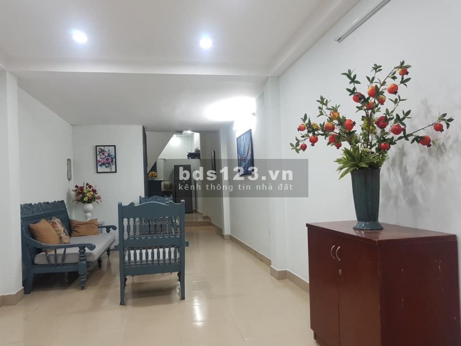 Bán nhà Bát Khối, diện tích sử dụng 30m2, giá bán 2.6 tỷ, liên hệ 0988465746, sổ sẵn chính chủ