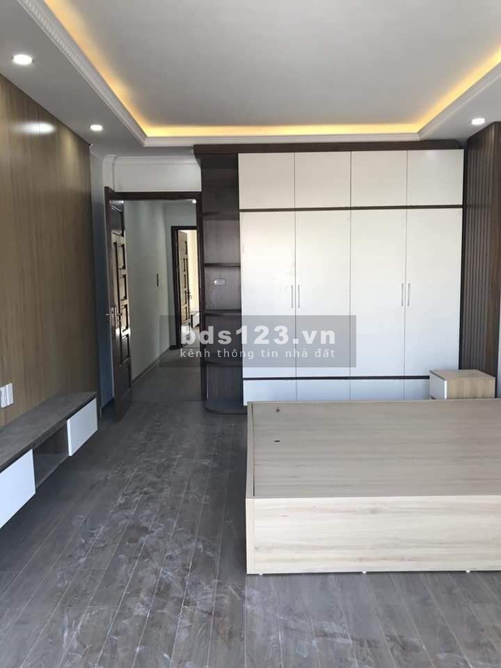 Bán Nhà Mặt Hồ Ngọc Lâm, 50mX5 tầng, MT 5m, Ô Tô Vào Nhà, Kinh Doanh, 6.5 tỷ