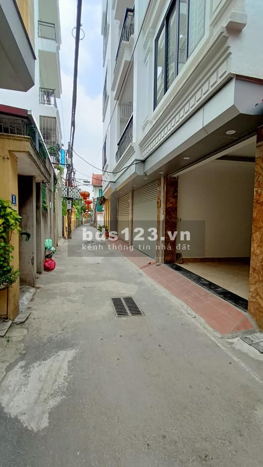 Bán nhà An Dương Vương Tây hồ, view sông, sát mặt phố gara ô tô thang mát, dt 45m2, giá 5.7 tỷ
