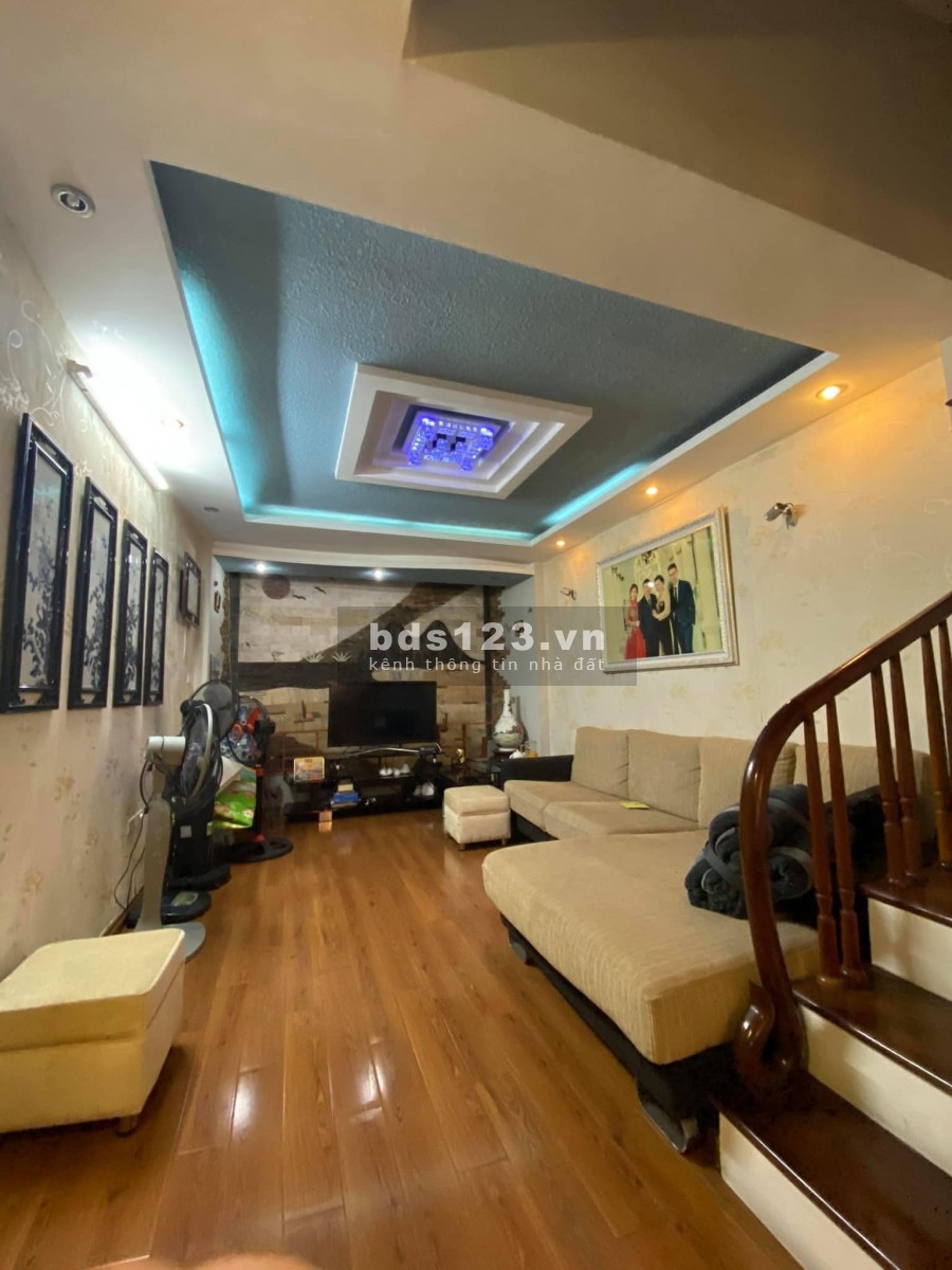 Nhà Nguyễn Ngọc Vũ diện tích 45m2 5 tầng giá 5.5 tỷ Cầu Giấy, tặng nội thất cao cấp