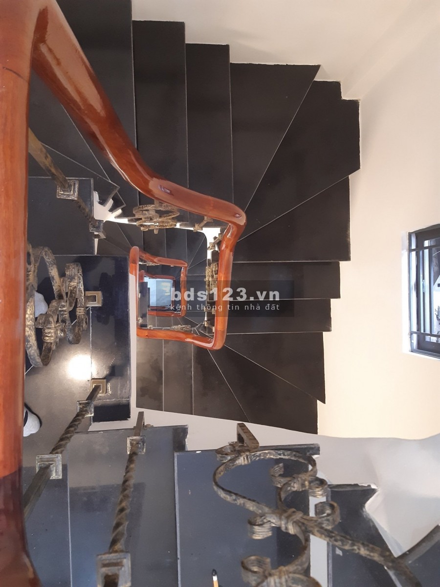 Bán nhà 30m2, 4 tầng, giá 4 tỷ, ngõ Đồng Nhân, nhà đẹp mới kính koong tặng nội thất xịn