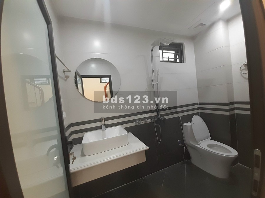 Bán nhà 30m2, 4 tầng, giá 4 tỷ, ngõ Đồng Nhân, nhà đẹp mới kính koong tặng nội thất xịn