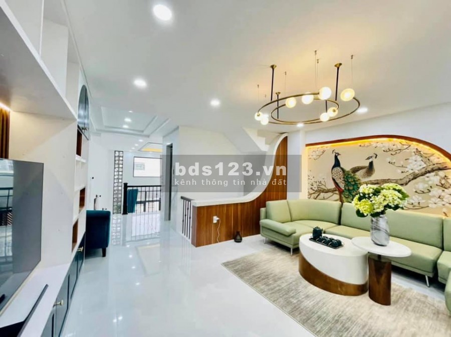 Bán nhà nguyên căn chính chủ phố Duy Tân, đẹp rực rỡ, diện tích sử dụng 60m2, giá bán 5.2 tỷ