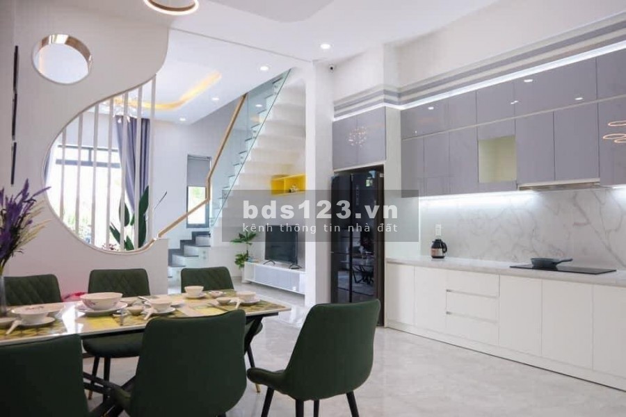 Nhà cũ nhỉnh 100 triệu/m2 Nguyễn Trọng Tuyển Tân Bình, dt 70m2, giá 6.99 tỷ, thương lượng