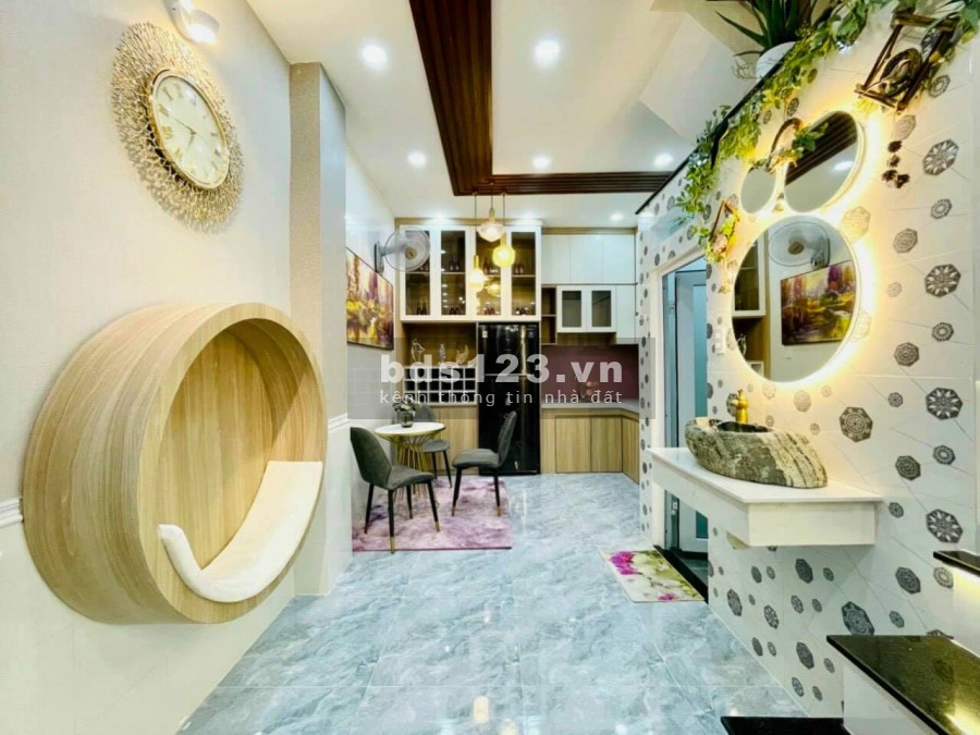Nhà cũ nhỉnh 100 triệu/m2 Nguyễn Trọng Tuyển Tân Bình, dt 70m2, giá 6.99 tỷ, thương lượng