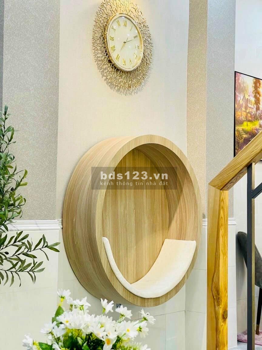 Nhà cũ nhỉnh 100 triệu/m2 Nguyễn Trọng Tuyển Tân Bình, dt 70m2, giá 6.99 tỷ, thương lượng