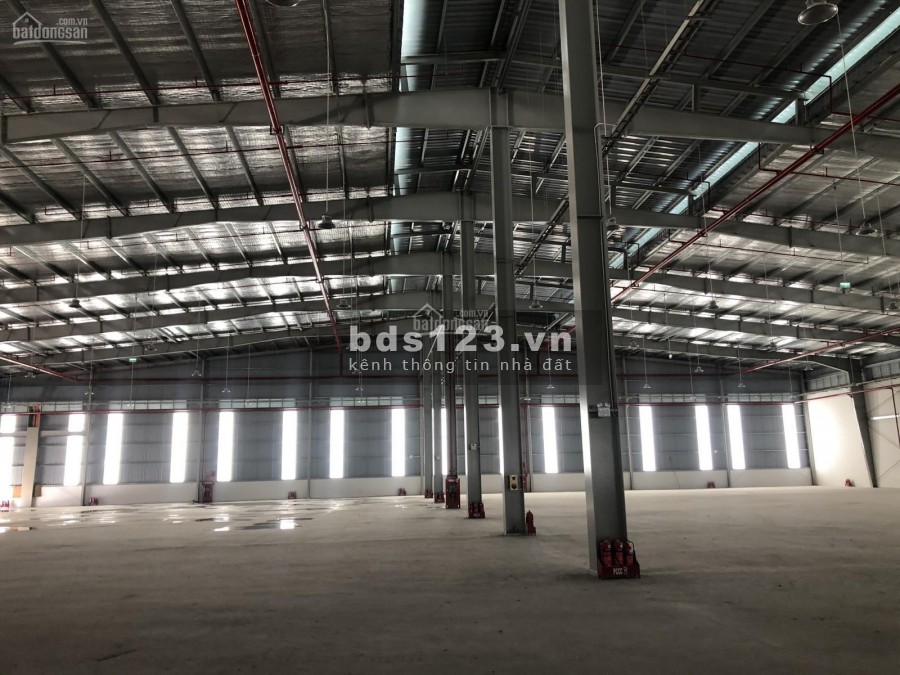 Cho thuê 2.000 - 10.000m2 kho, xưởng tại KCN Đài Tư, xe container tránh nhau, kho đạt tiêu chuẩn