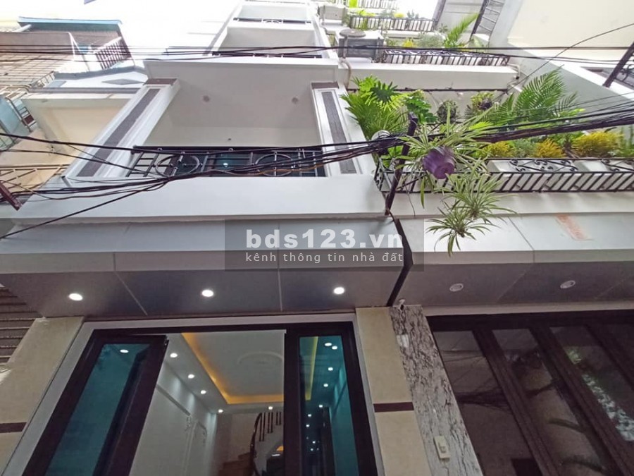 Bán nhà siêu phẩm nhà ngã tư Sở, Quận Đống Đa, có sân chơi, thiết kế đẹp, còn mới nguyên