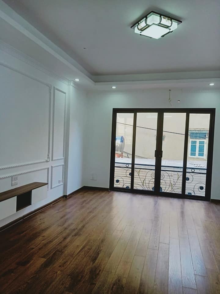 Bán nhà mặt ngõ Nguyễn Khang dt 55m2, 5 tầng đúc cho thuê 50 triệu/tháng giá 6.5 tỷ 0902224679