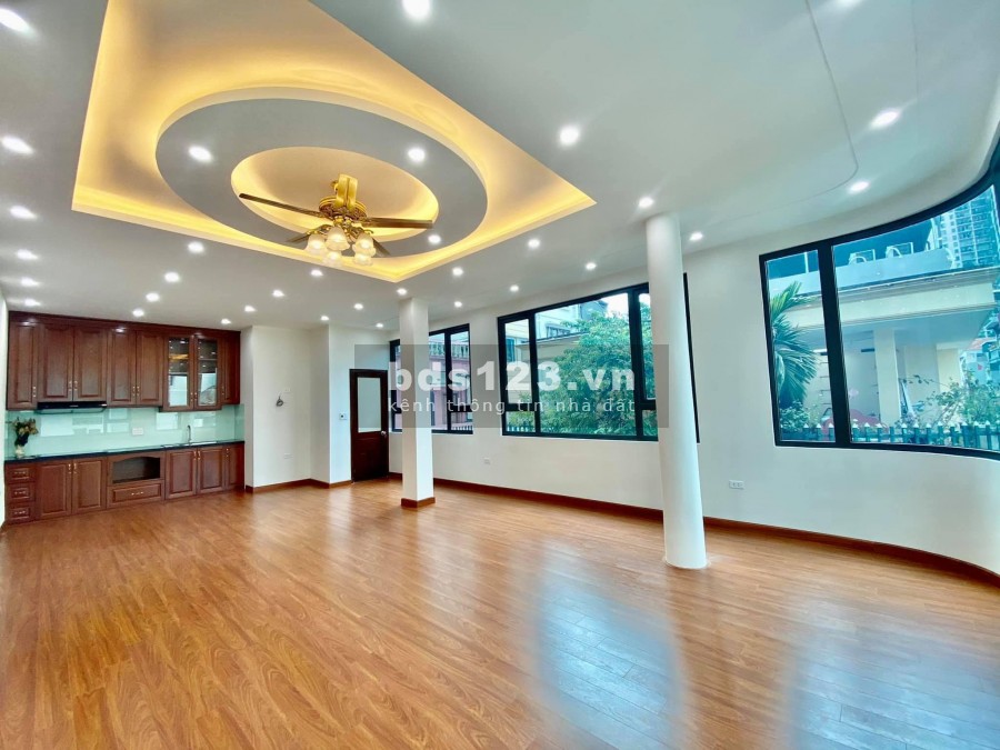 Trung tâm gara ô tô phân lô thang máy 3 mặt thoáng 2 mặt ngõ, Ở quên sầu, sổ đỏ cất tủ