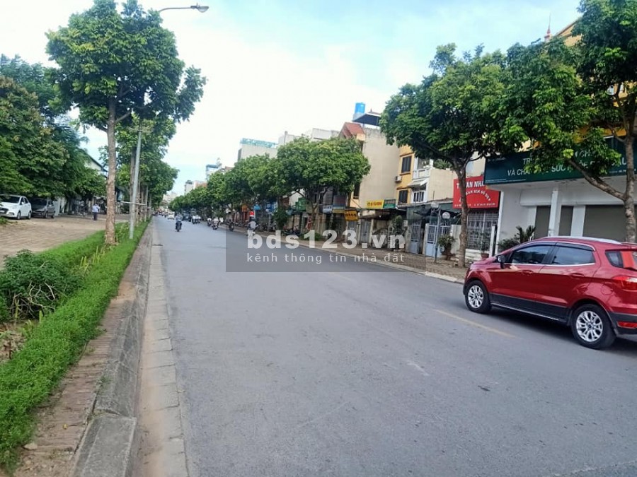 Bán nhà mặt phố Trường Lâm, đối diện bệnh viện Đức Giang, 57m2, giá 8.7 tỷ, siêu hiếm, vỉa hè rộng