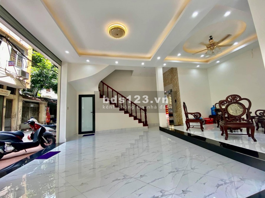 Trung tâm gara ô tô phân lô thang máy 3 mặt thoáng 2 mặt ngõ, Ở quên sầu, sổ đỏ cất tủ