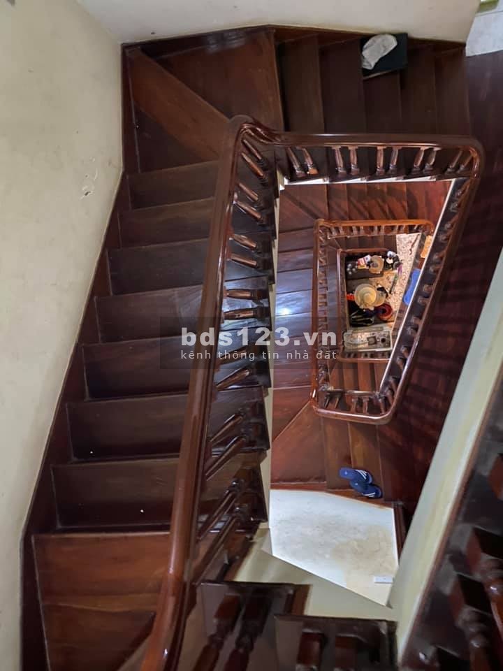 Bán nhà nguyên Xuân La mặt đường rộng, vỉa hè ô tô diện tích 40m2, giá bán 6.5 tỷ