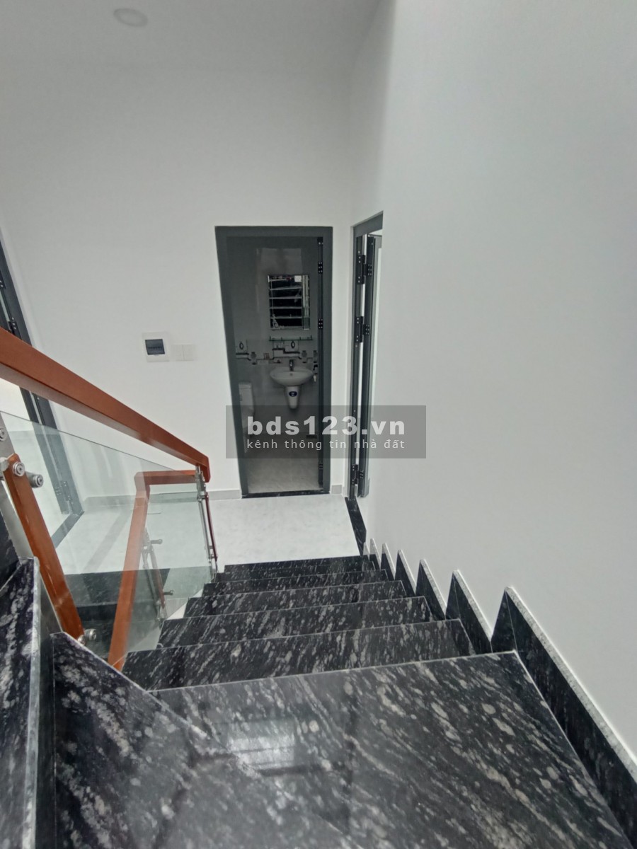 Bán nhà trong KDC Trung Thành, xây mới DT nhà 112m2, tặng ngay 5 chỉ vàng SJC