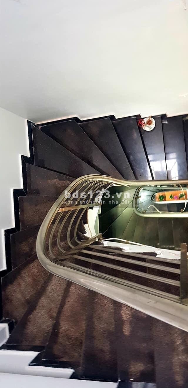 Nhà mặt phố Ngô Gia Tự, phân lô, vỉa hè, kinh doanh, diện tích sử dụng 30m2, sổ sẵn