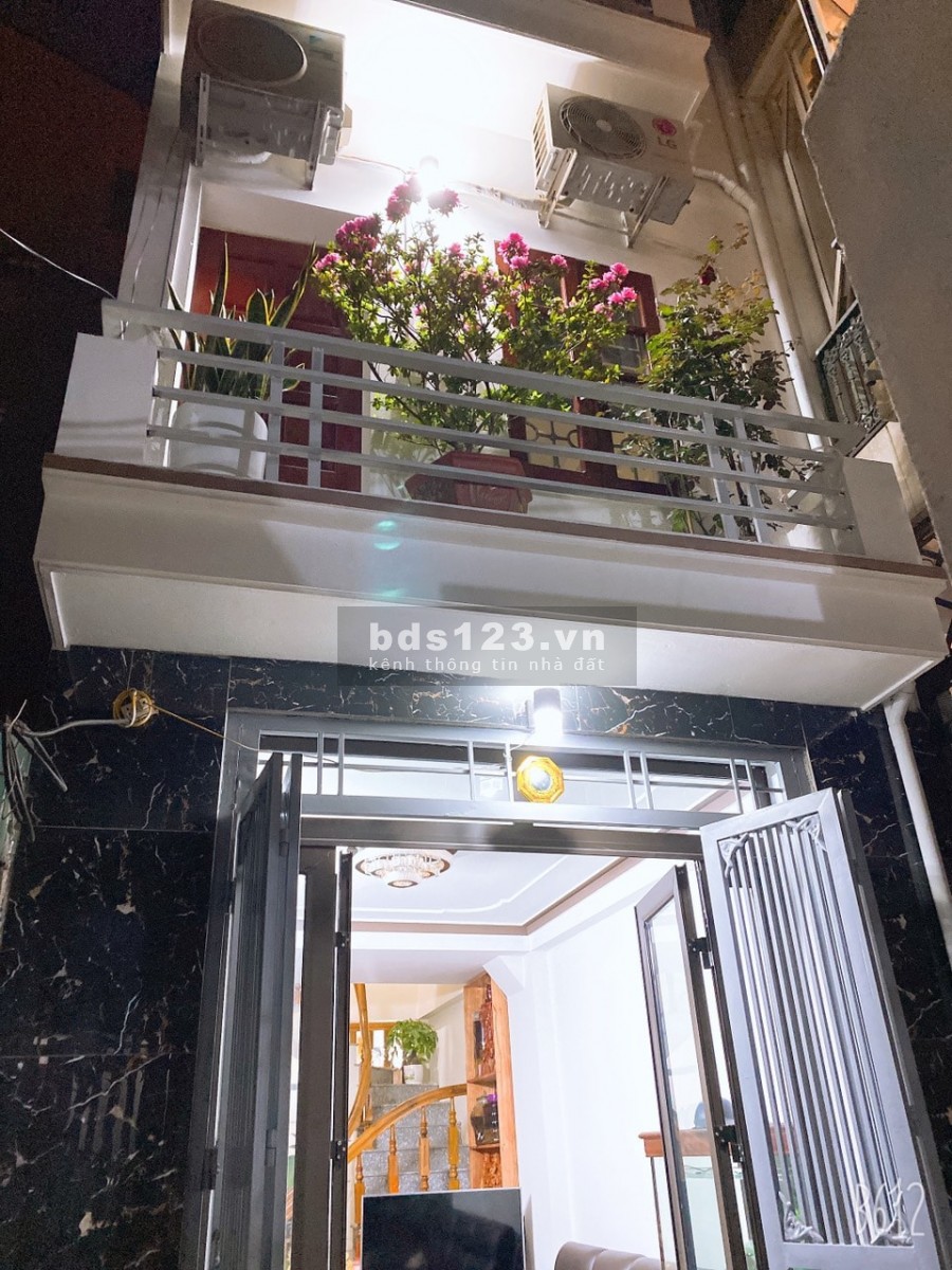 Bán nhà 5 tầng tại Cổ Nhuế, diện tích 54m2, giá bán 4.25 tỷ, ngõ to, view đẹp, cực hiếm