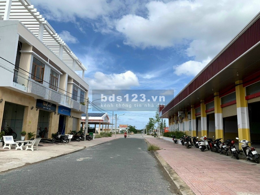 Nhiều người đổ xô mua đất tại chợ Thạnh Phú với giá 13 triệu/m2, chiết khấu khủng mùa dịch