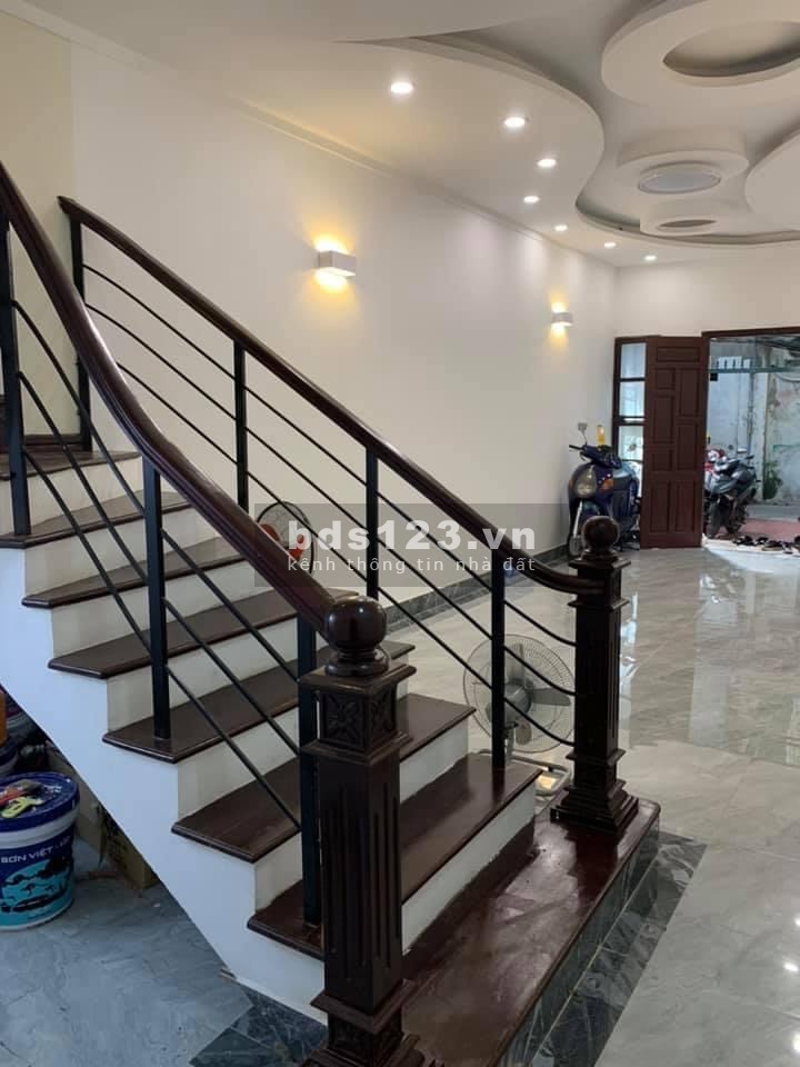 Đội Cấn Quận Ba Đình diện tích sử dụng 90m, 3 tầng đúc, ngõ rộng thông, 55m ra ôtô