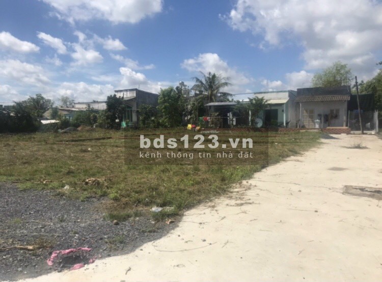 Cần bán gấp lô đất 80m2 đường Hoàng Phan Thái, xã Bình Chánh sổ hồng riêng