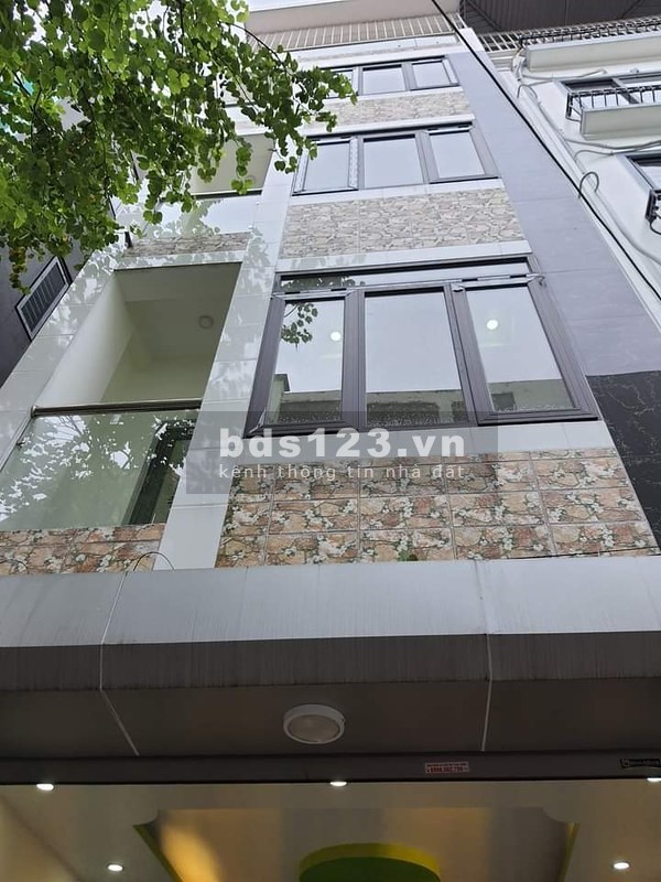 Bán nhà hiếm ngõ rộng phố Lê Quang Đạo, ô tô vào nhà, diện tích 50m2, giá 5 tỷ hơn