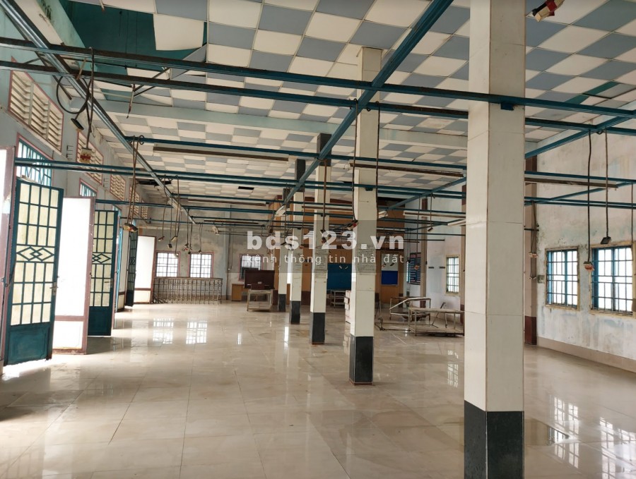 Cần bán đất kho xưởng tại Thị trấn Đức Hoà, Long An, diện tích 2800m2, giá bán 48 tỷ