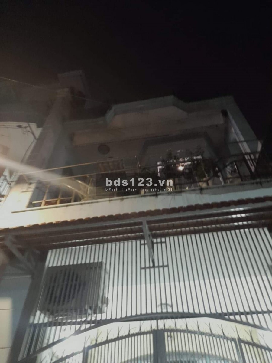Bán nhà 43m2(4.3 x10) 2 tầng, giảm 200 triệu chỉ còn 3 tỷ 8, Phú thọ Hòa, Quận Tân Phú