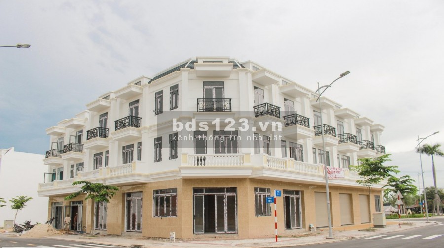 Bán nhà mặt tiền gần chợ Phú Chánh A Bình Dương, pháp lí đủ, liên hệ 0387203611