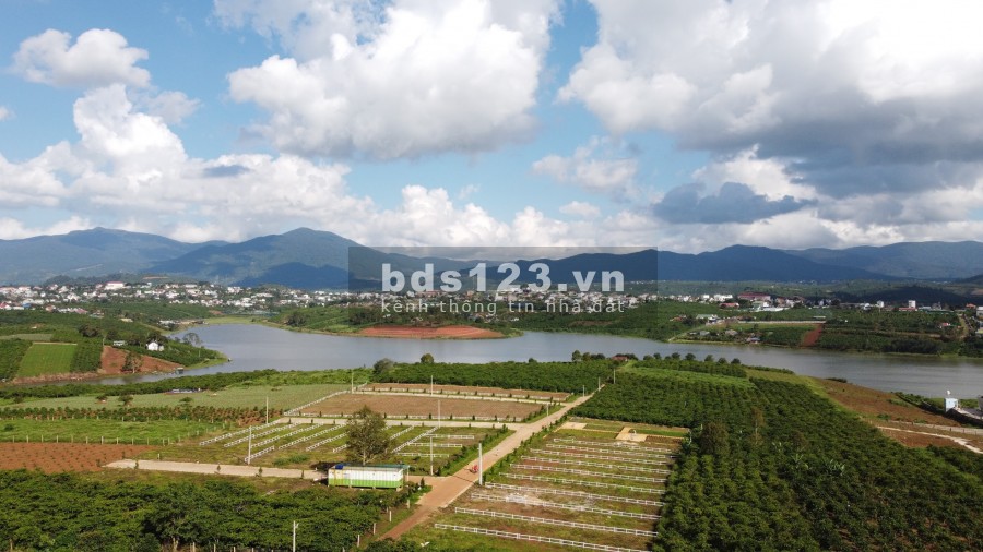 Ảnh hưỡng covid - cần bán gấp lô đất ven hồ , công chứng sang tên trong ngày