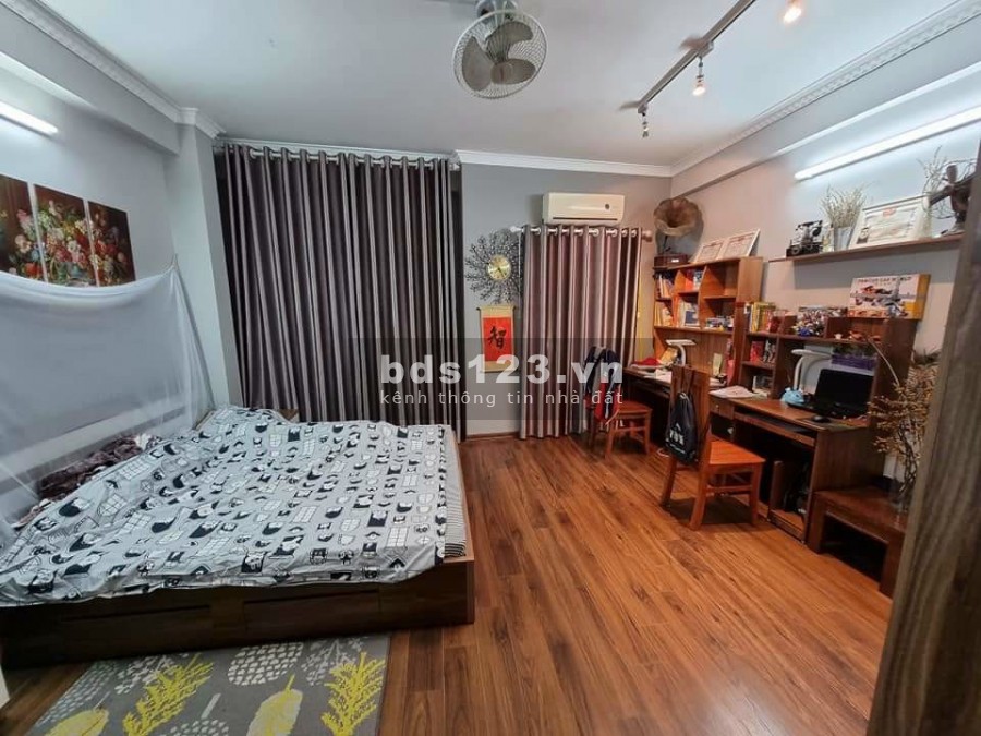 Bán nhà Nguyễn Khánh Toàn ngõ thông tiện ích cao, diện tích 62m2, 4 tầng, giá 6 tỷ